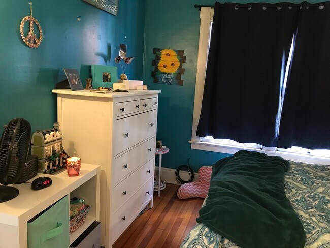 Building Photo - 135/137 Whitney