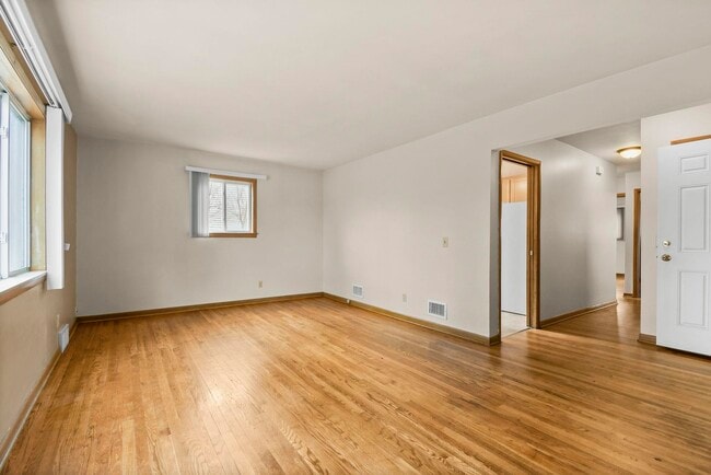 Building Photo - 426 Rushmore Ln