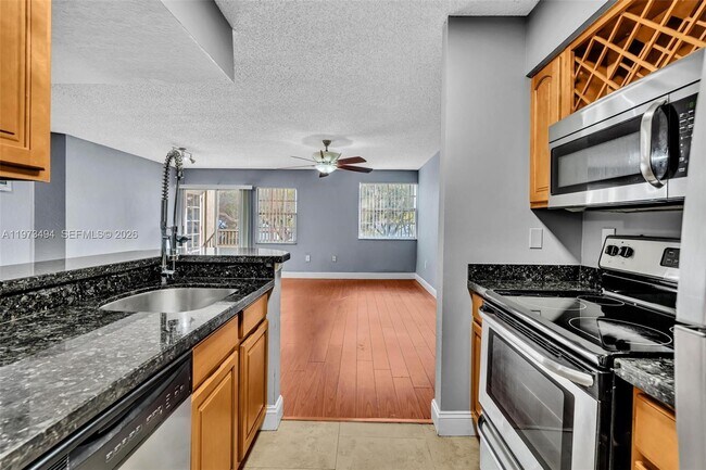 Building Photo - 2810 N Oakland Forest Dr