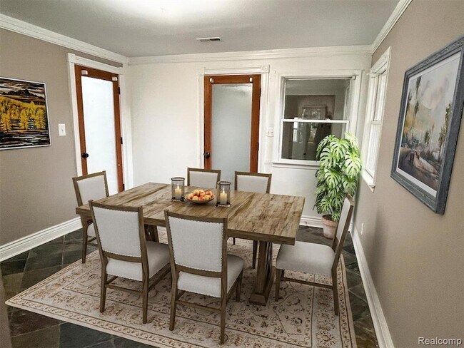 Building Photo - 23096 Hawthorne St