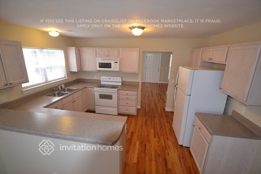 Building Photo - 1807 Chantilly Ln