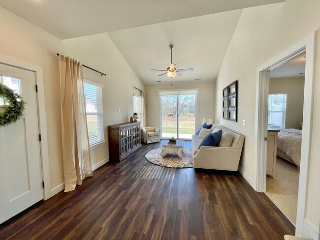 Building Photo - Cardinal | 4 Bed 2.5 Bath | Garage | 1895 sf | $2959-$3255 | 8, 9, 10, 12, 14, and 15 month lease...