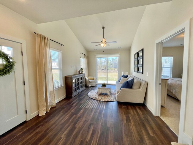 Building Photo - Cardinal | 4 Bed 2.5 Bath | Garage | 1895 sf