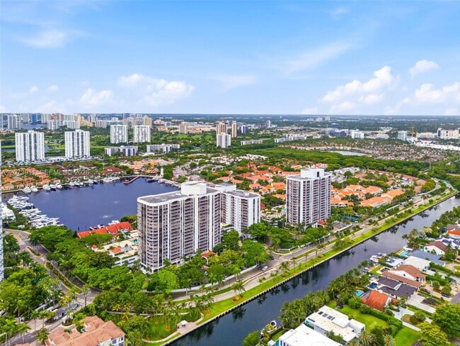 Building Photo - 3610 Yacht Club Dr