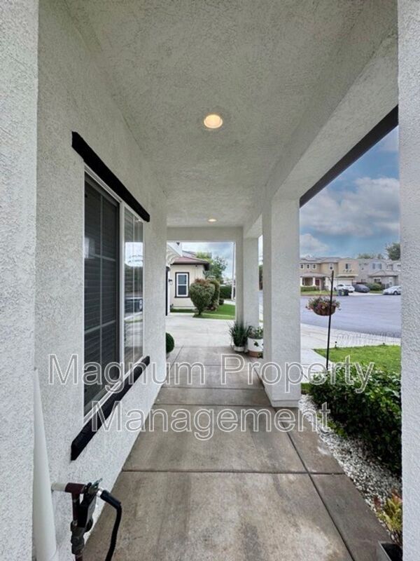 Building Photo - 32358 Gardenvail Dr