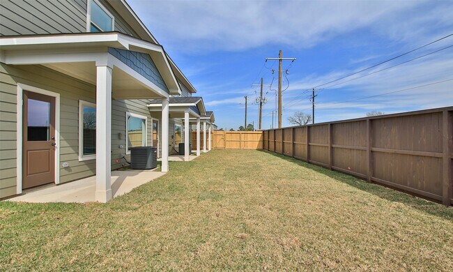 Building Photo - 14010 Longstreet Rd