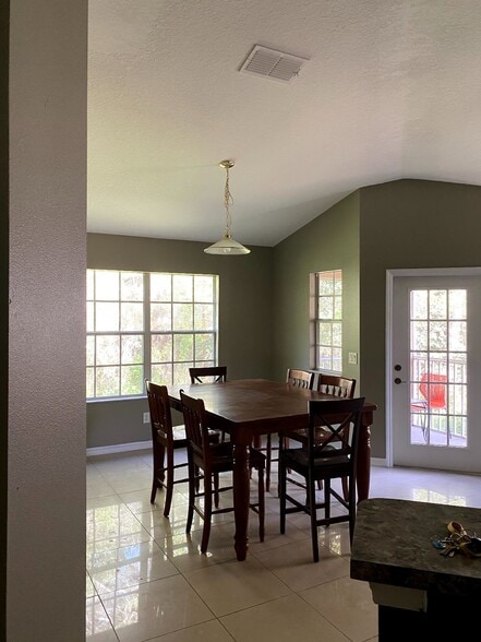 Dining room - 3687 Oakdale Cir