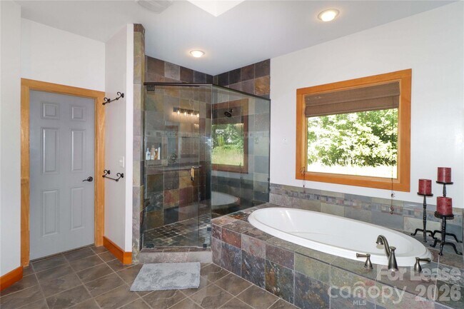 Building Photo - 111 Farmington Ln