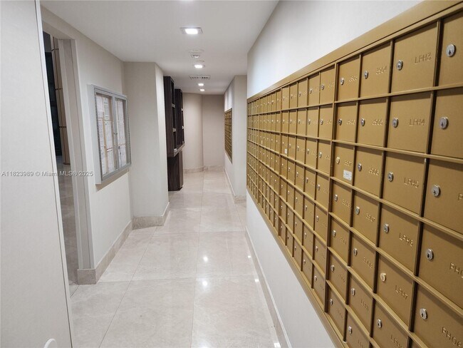 Building Photo - 3500 Mystic Pointe Dr