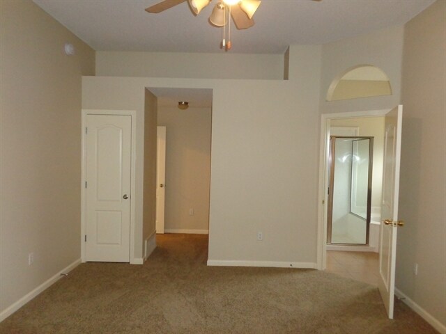 Building Photo - 6145 Sandbourne E