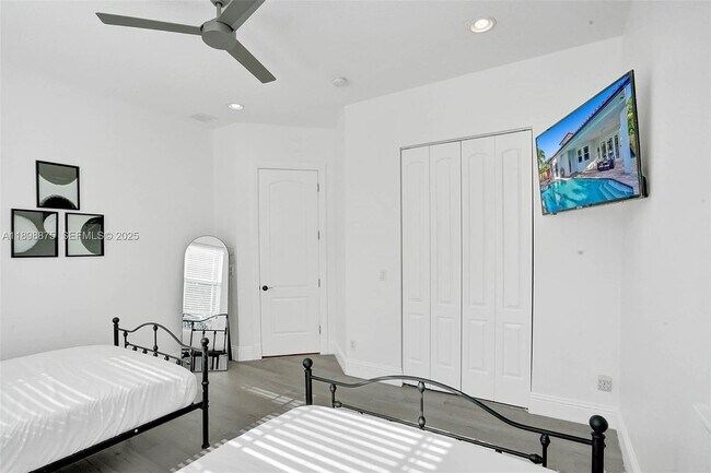 Building Photo - 1207 SW 21st St