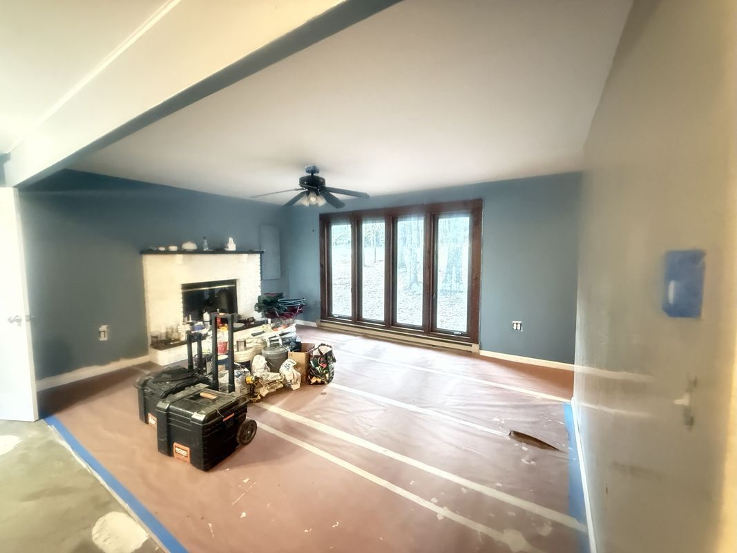 Building Photo - 1049 Alpine Dr
