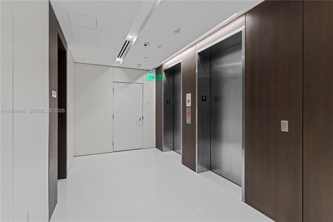 Building Photo - 300 Biscayne Blvd Way