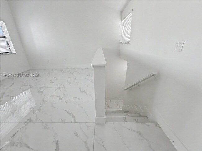 Building Photo - 10010 NW 9th St Cir