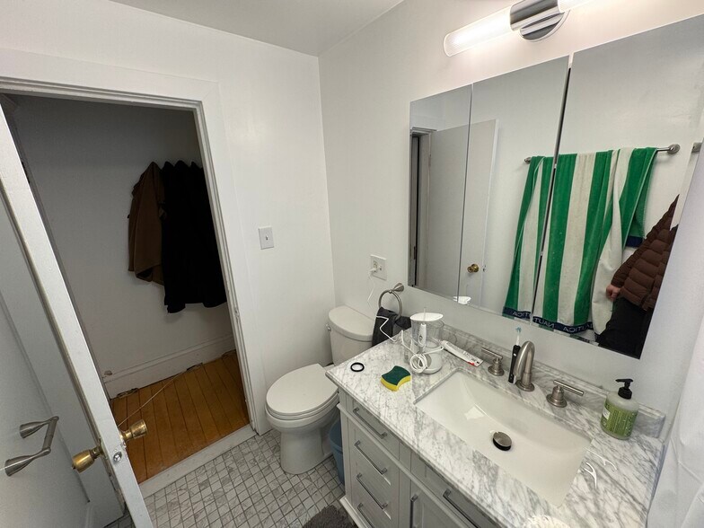 Building Photo - 11 Burnham St