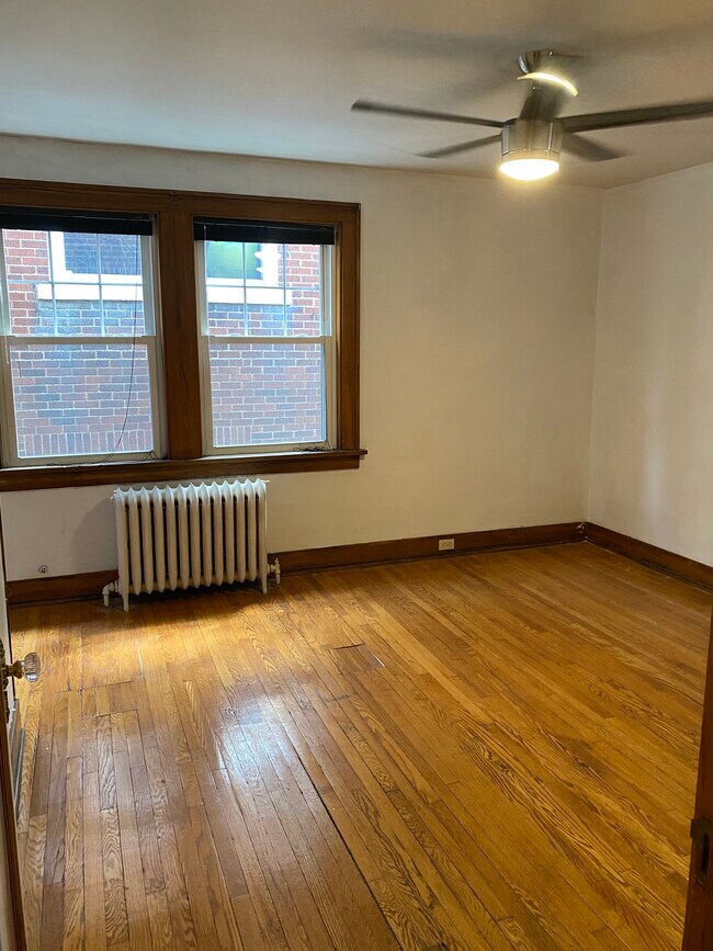 3rd bed - 107 W Sycamore St