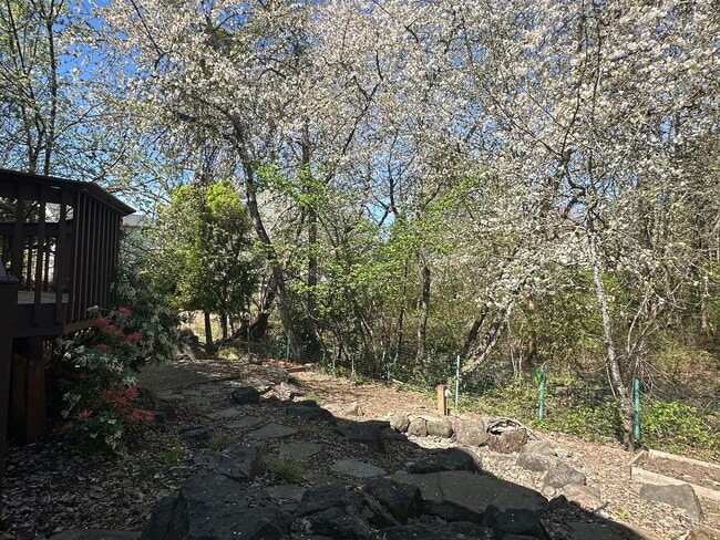 Building Photo - Beautiful 3 Bed + Bonus Room, 2.5 Bath Home!