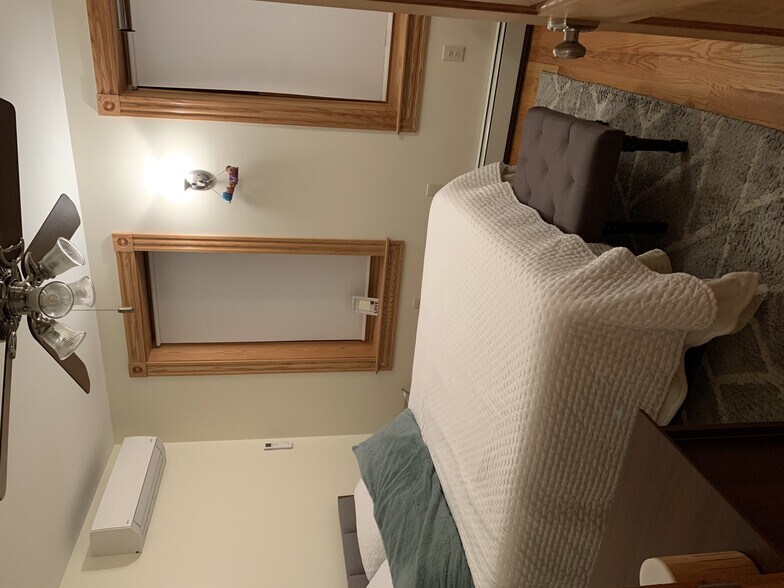 Building Photo - 19 Phillips St