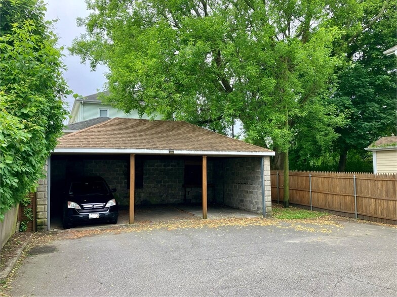 Building Photo - 90 Rosedale St