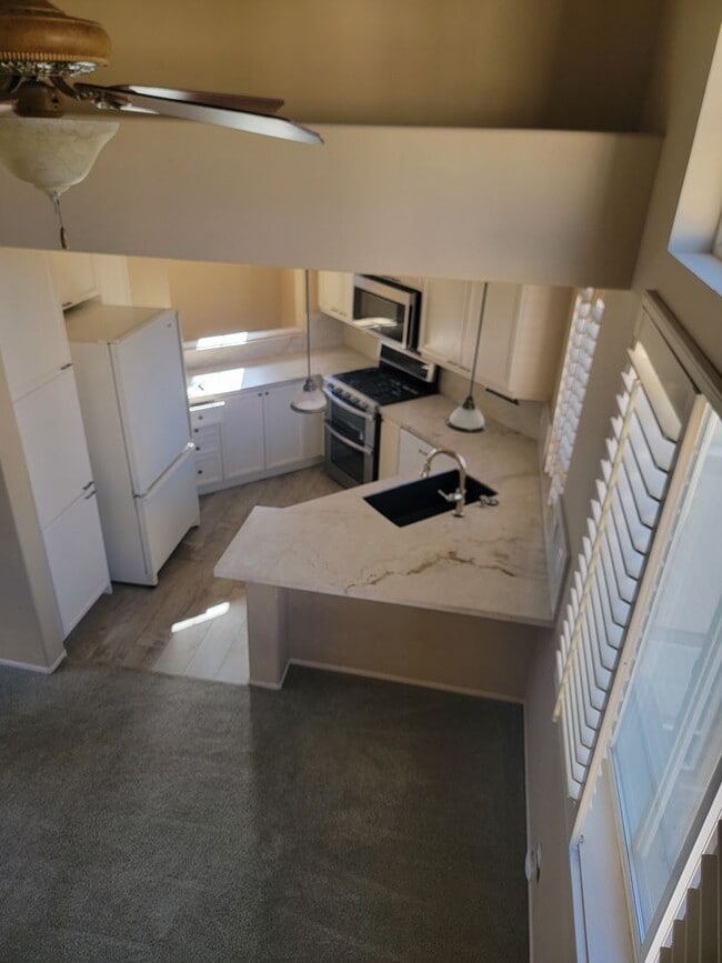 Building Photo - 2 BD/2 BATH