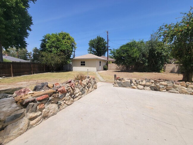 Building Photo - 7118 Irondale Ave