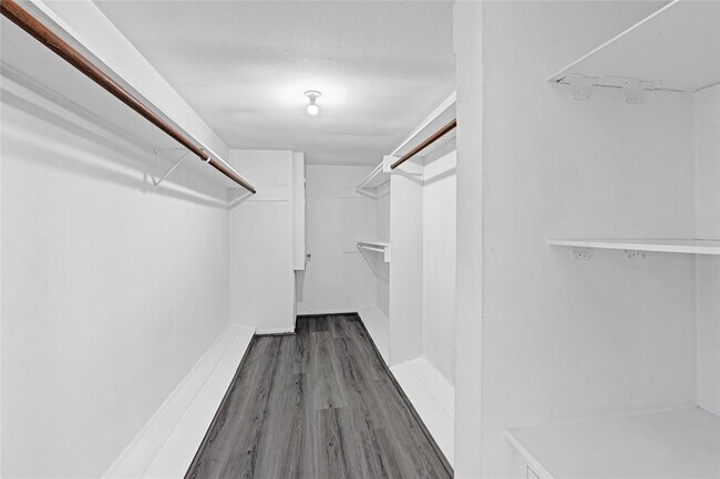 Building Photo - 10718 Boardwalk St