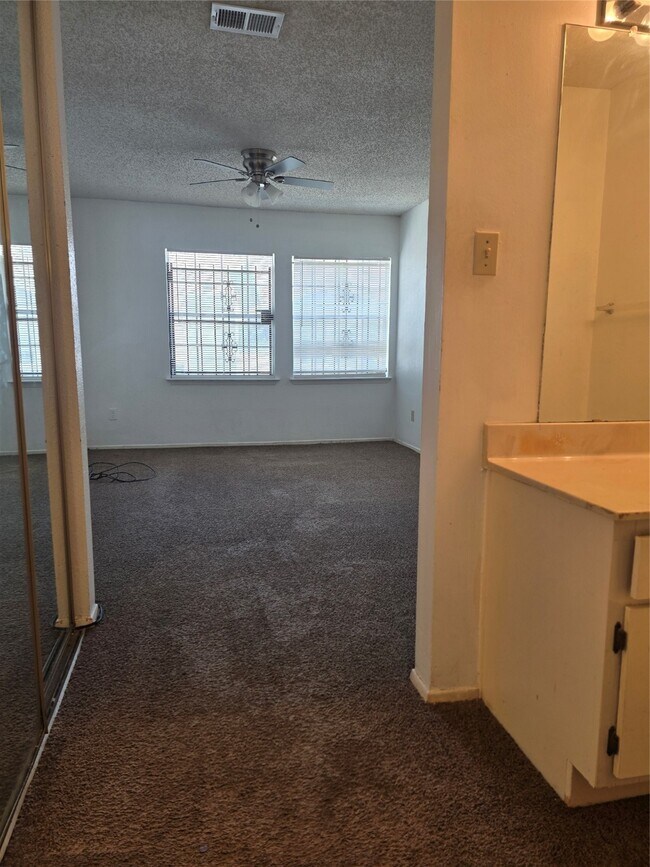 Building Photo - 6347 Cattails Ln