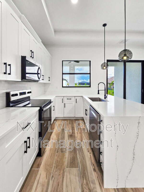 Building Photo - 4113 Kismet Pkwy W