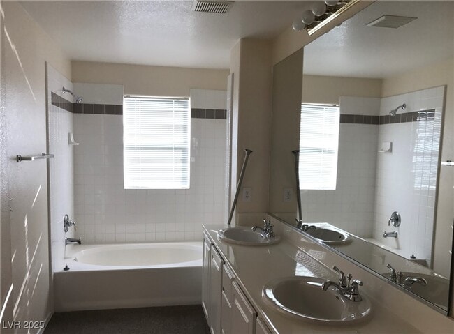 Building Photo - 10730 Amber Ridge Dr
