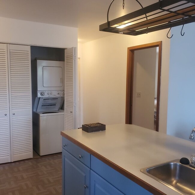 Building Photo - 1 Bedroom Apartment on Mason Lake