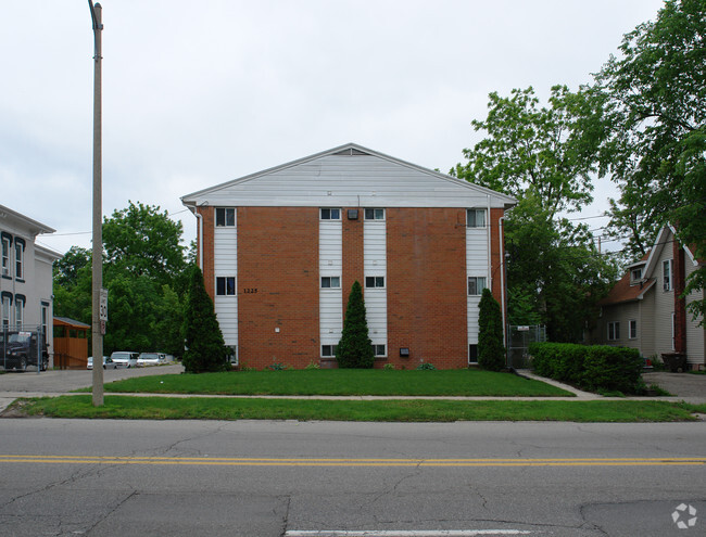 Building Photo - 1225 N Grand River Ave