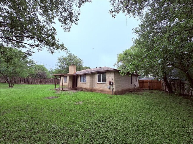Building Photo - 10904 Meadgreen Ct