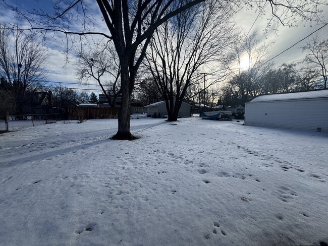 Building Photo - Charming & Cozy 1-Bedroom Retreat in Brooklyn Center – Perfect for Simplified Living!