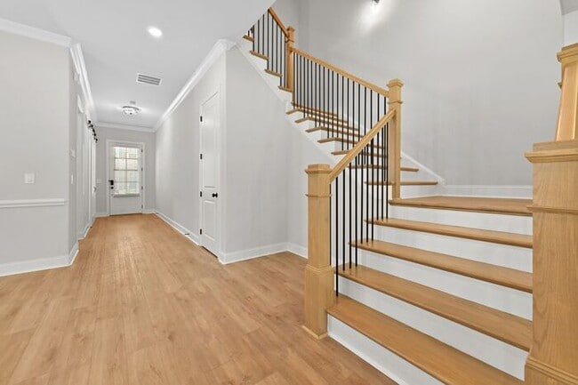 Building Photo - Beautiful 5 bedroom house in Bellmoore Par...