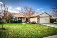 Building Photo - Charming Single Level Home with Open Floor...