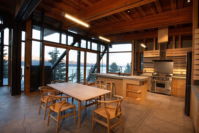 Building Photo - Architectural gem