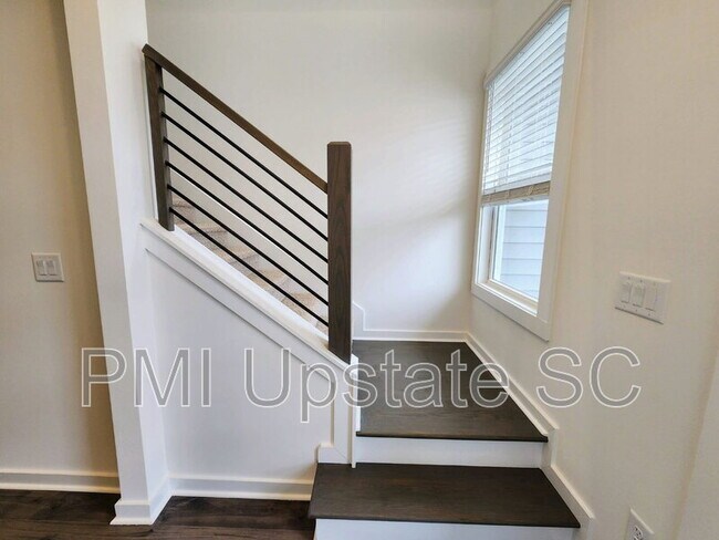 Building Photo - 1283 Westgate Vlg Dr