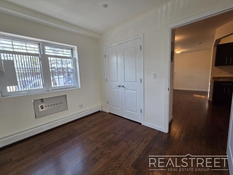 Building Photo - Beautiful renovated 1br Apartment