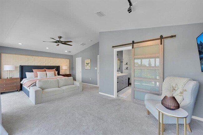 Building Photo - 640 NE 17th Way