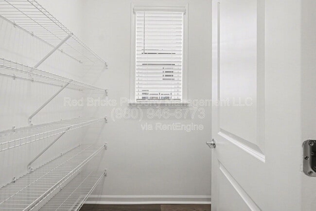 Building Photo - 2007 Hawksworth Ln