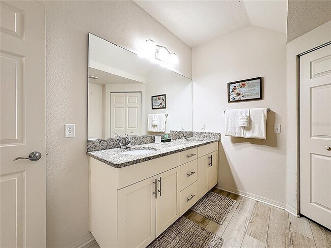 Building Photo - 8986 Shine Dr