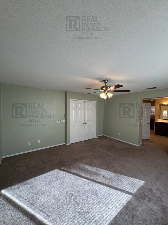 Building Photo - Spacious & Stylish 5-Bed, 3-Bath Home in Prime Murrieta Location