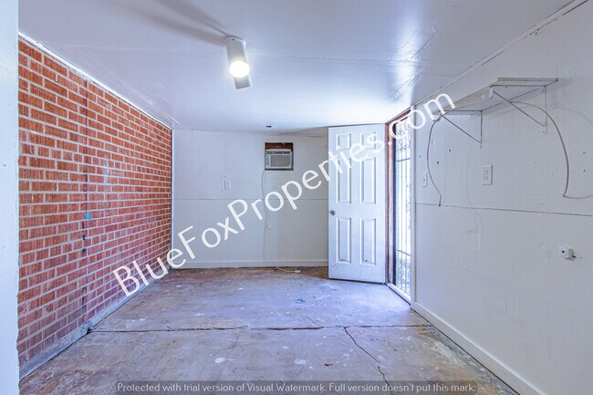 Building Photo - 4825 E 23rd St