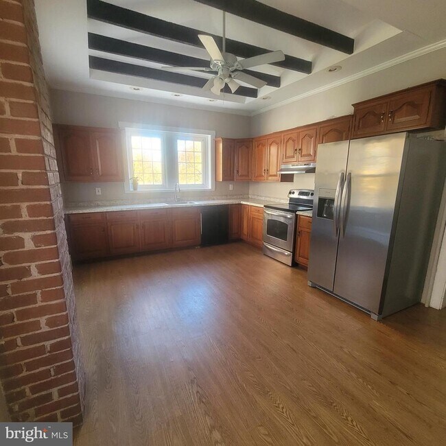 Building Photo - 554 Blackhorse Hl Rd