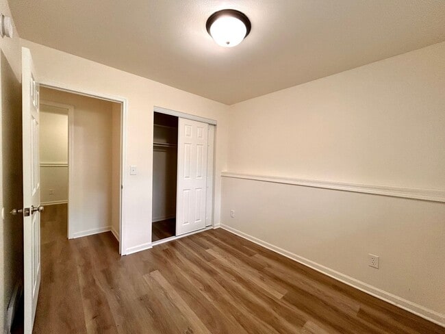 Building Photo - Four Bedroom Duplex in Cascade