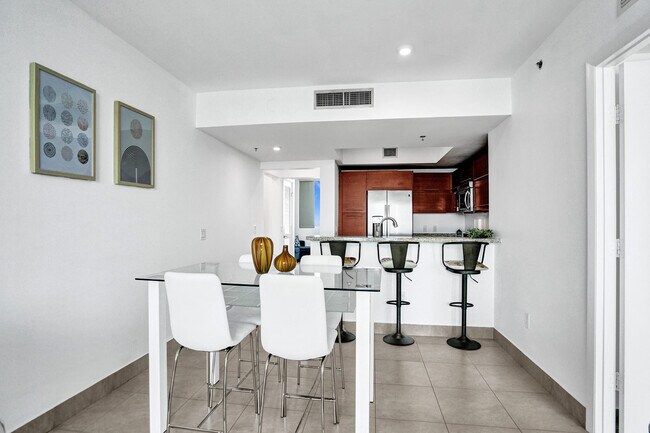 Building Photo - 2641 N Flamingo Rd