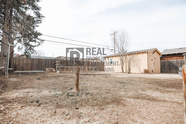 Building Photo - 1542 Parr St