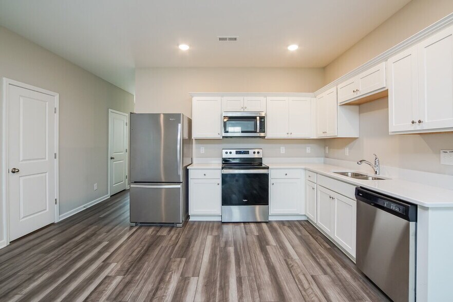 Building Photo - 542 Landing View Dr