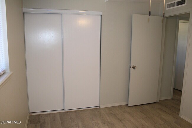 Building Photo - 10465 Omega Cir