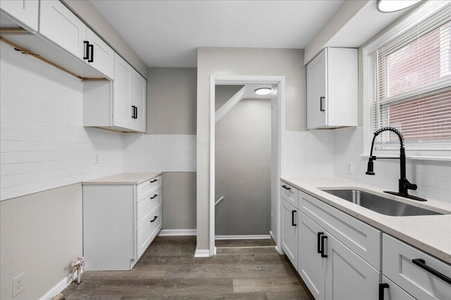 Building Photo - 16283 Carlisle St